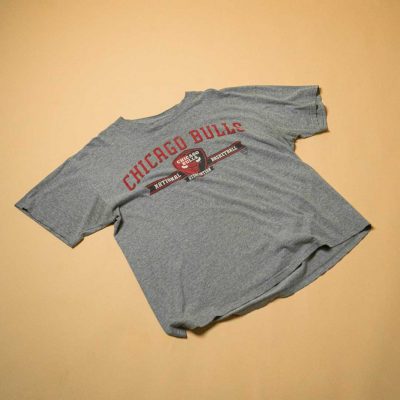 Chicago-Bulls-NBA-Logo-Vintage-Shirt-Flatlay-Front
