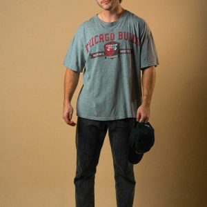 Chicago-Bulls-NBA-Logo-Vintage-Shirt-Model-Front